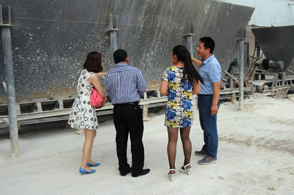 印尼外商考察我公司活性白土生產基地